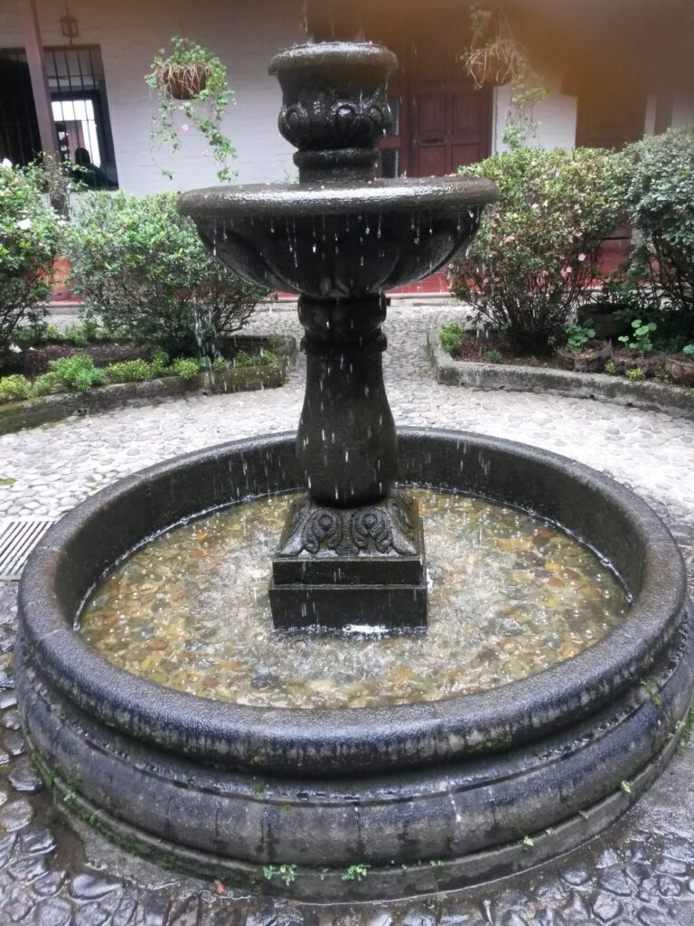 Fuente de Agua en Piedra Natural cod 06